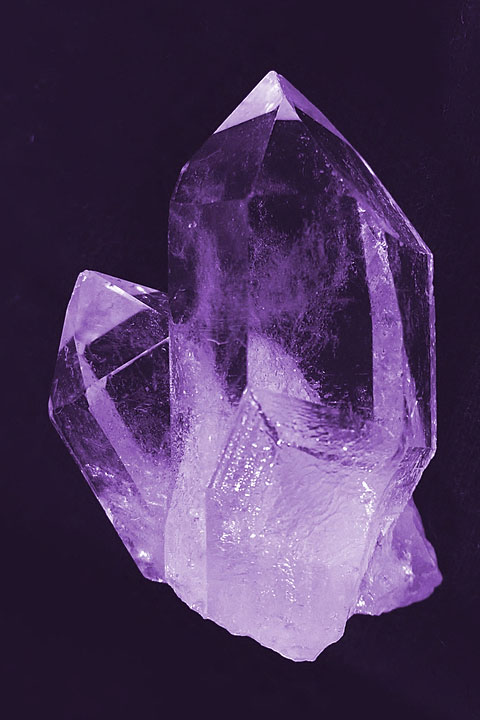 an amethyst gemstone (large image)