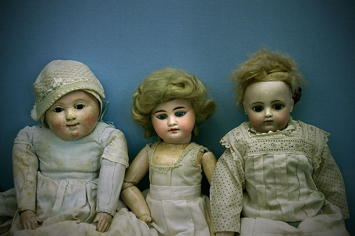 antique dolls (large image)