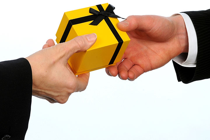 corporate gift giving (large image)