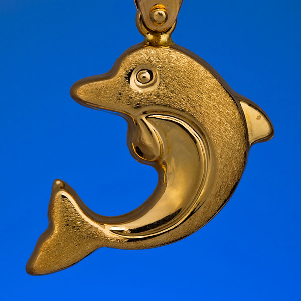 a gold dolphin pendant (large image)