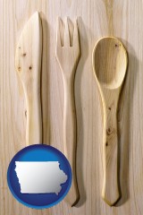 iowa map icon and a wooden knife, fork, and spoon