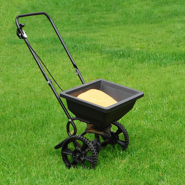 a lawn fertilizer spreader (large image)