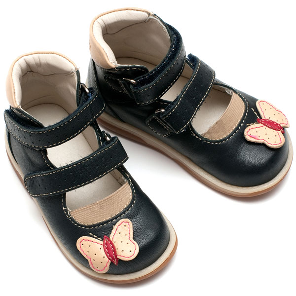 orthopedic shoes for a child (large image)