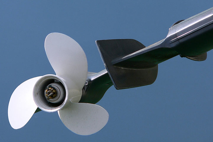 an outboard motor propeller (large image)