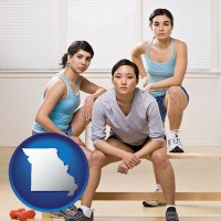 missouri map icon and three athletes wearing sportswear