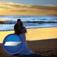 tennessee map icon and a beach wedding at sunset