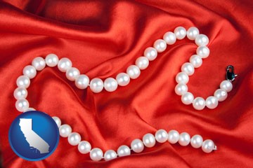 a faux pearl necklace - with California icon