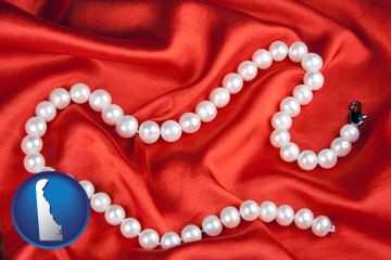 a faux pearl necklace - with Delaware icon