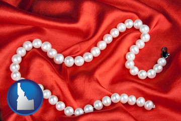 a faux pearl necklace - with Idaho icon