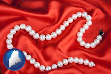 a faux pearl necklace - with Maine icon