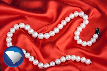 a faux pearl necklace - with South Carolina icon