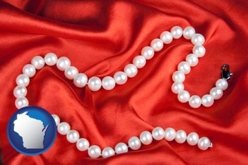 a faux pearl necklace - with Wisconsin icon