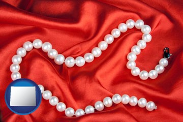 a faux pearl necklace - with Wyoming icon