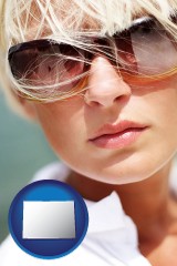 colorado map icon and a young woman wearing sunglasses